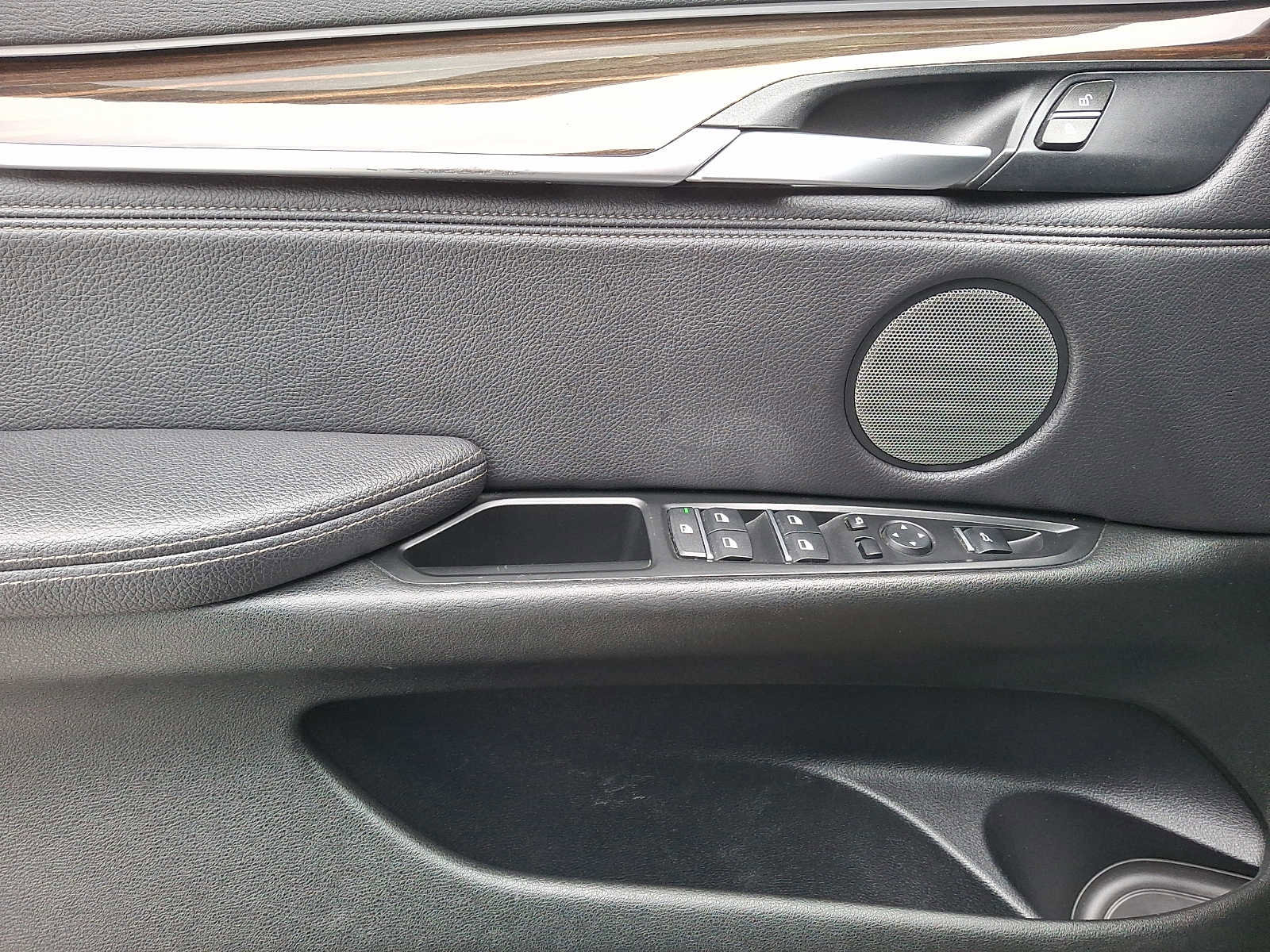 Used 2017 BMW X6 xDrive35i w/ M Sport Package image 9