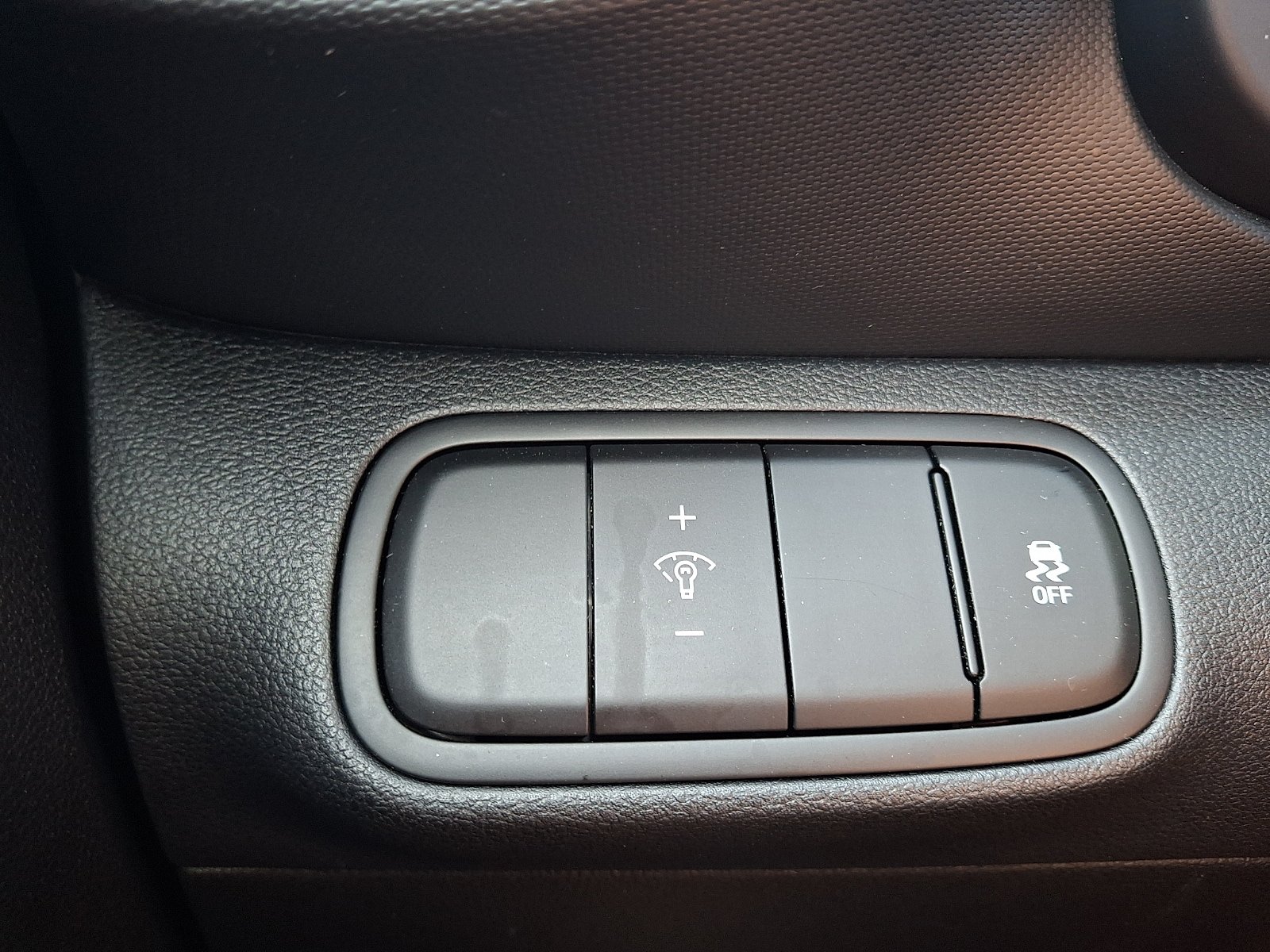 Certified 2025 Hyundai Venue SEL FWD image 28