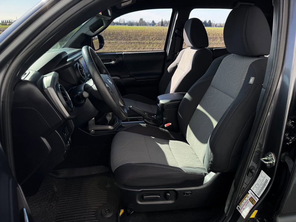 Used 2020 Toyota Tacoma TRD Off-Road w/ Technology Package AWD/4WD image 9