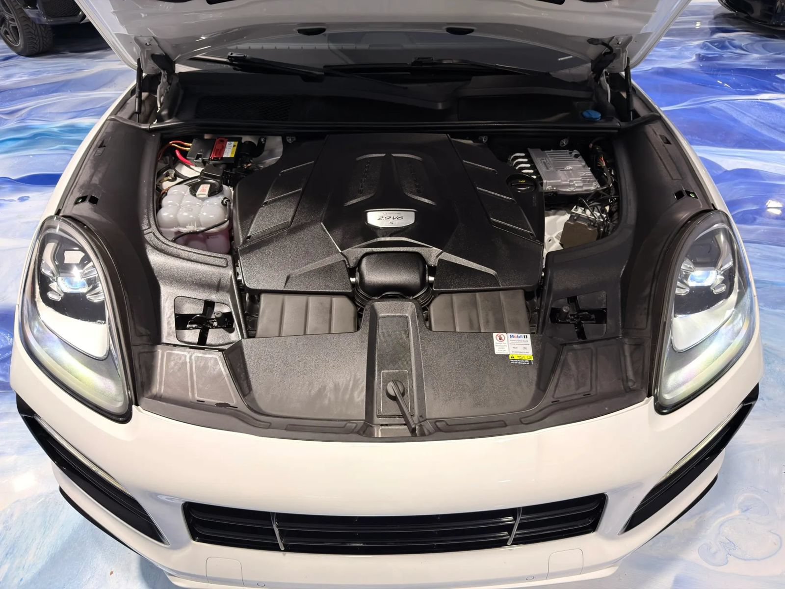 Used 2022 Porsche Cayenne S Platinum AWD/4WD image 10