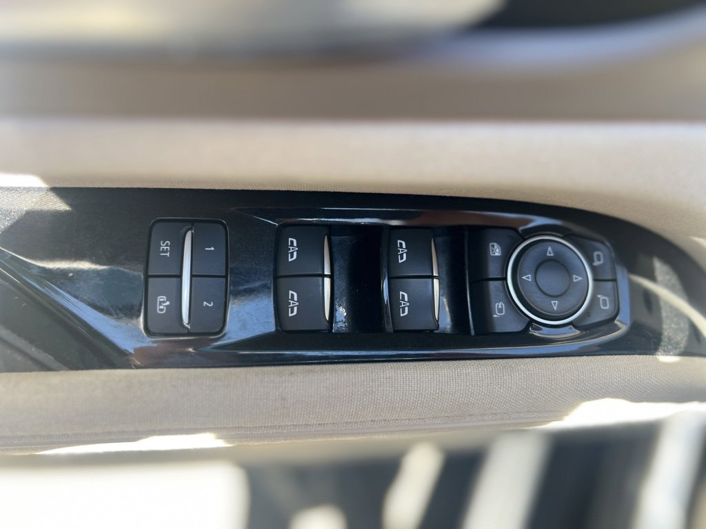 Used 2022 Cadillac Escalade Premium Luxury Platinum image 18