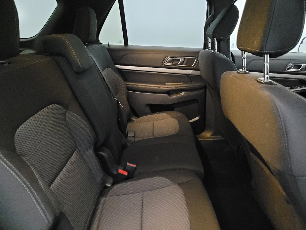 Used 2018 Ford Explorer XLT image 19