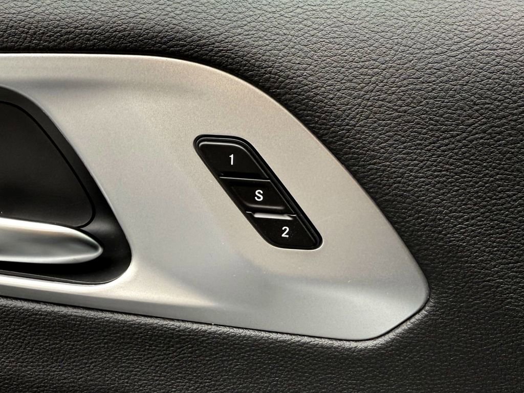 New 2026 Chrysler Pacifica Limited w/ Uconnect Theater Family Group image 13