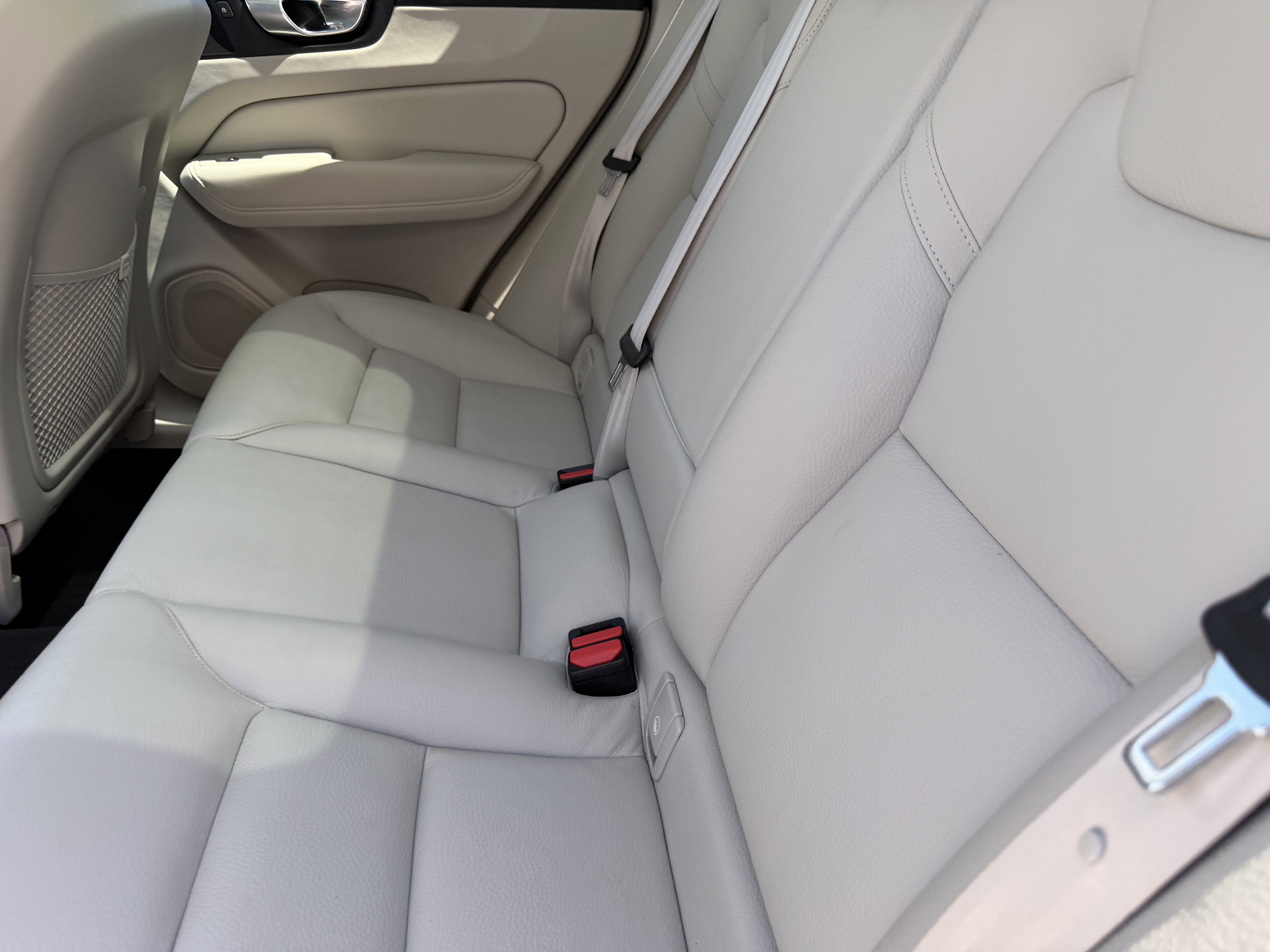 Certified 2023 Volvo XC60 B5 Plus w/ Climate Package FWD image 17