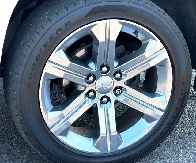 Used 2020 Chevrolet Suburban Premier w/ Premier 6.2L Value Package AWD/4WD image 9