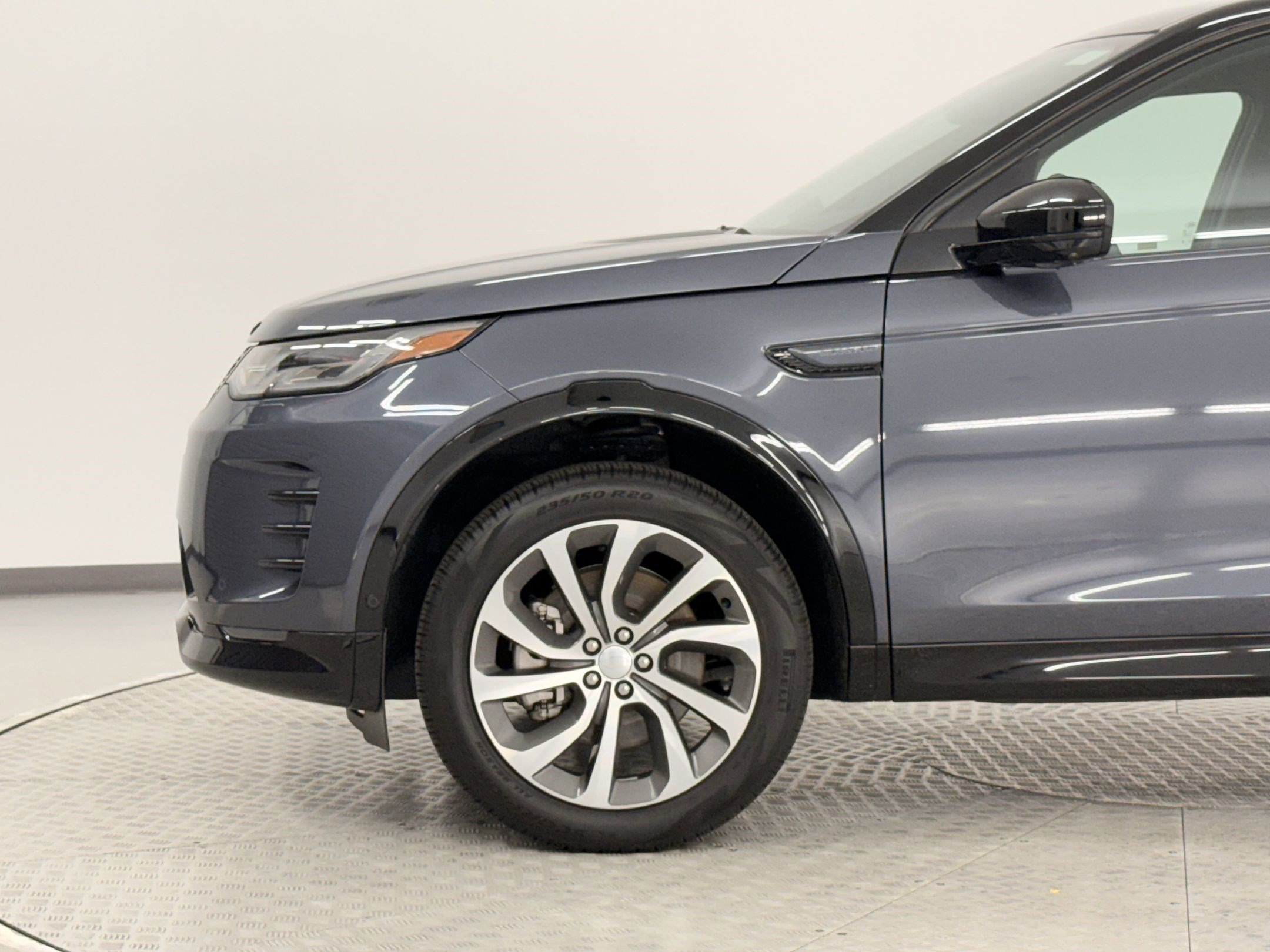 Certified 2025 Land Rover Discovery Sport Dynamic SE AWD/4WD image 19