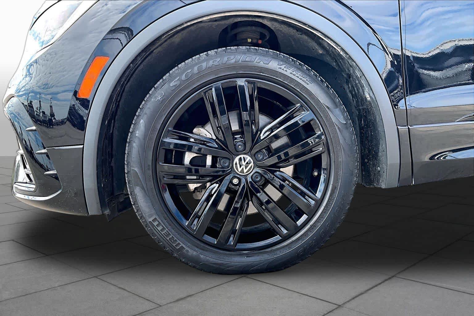 Used 2022 Volkswagen Tiguan SE R-Line FWD image 11