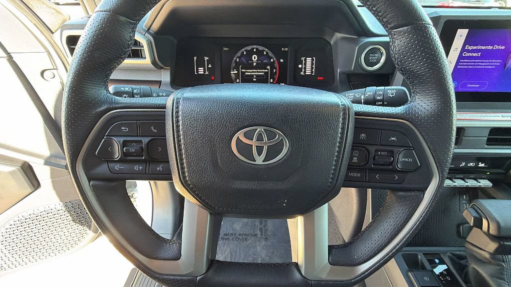Used 2025 Toyota 4Runner SR5 AWD/4WD image 18