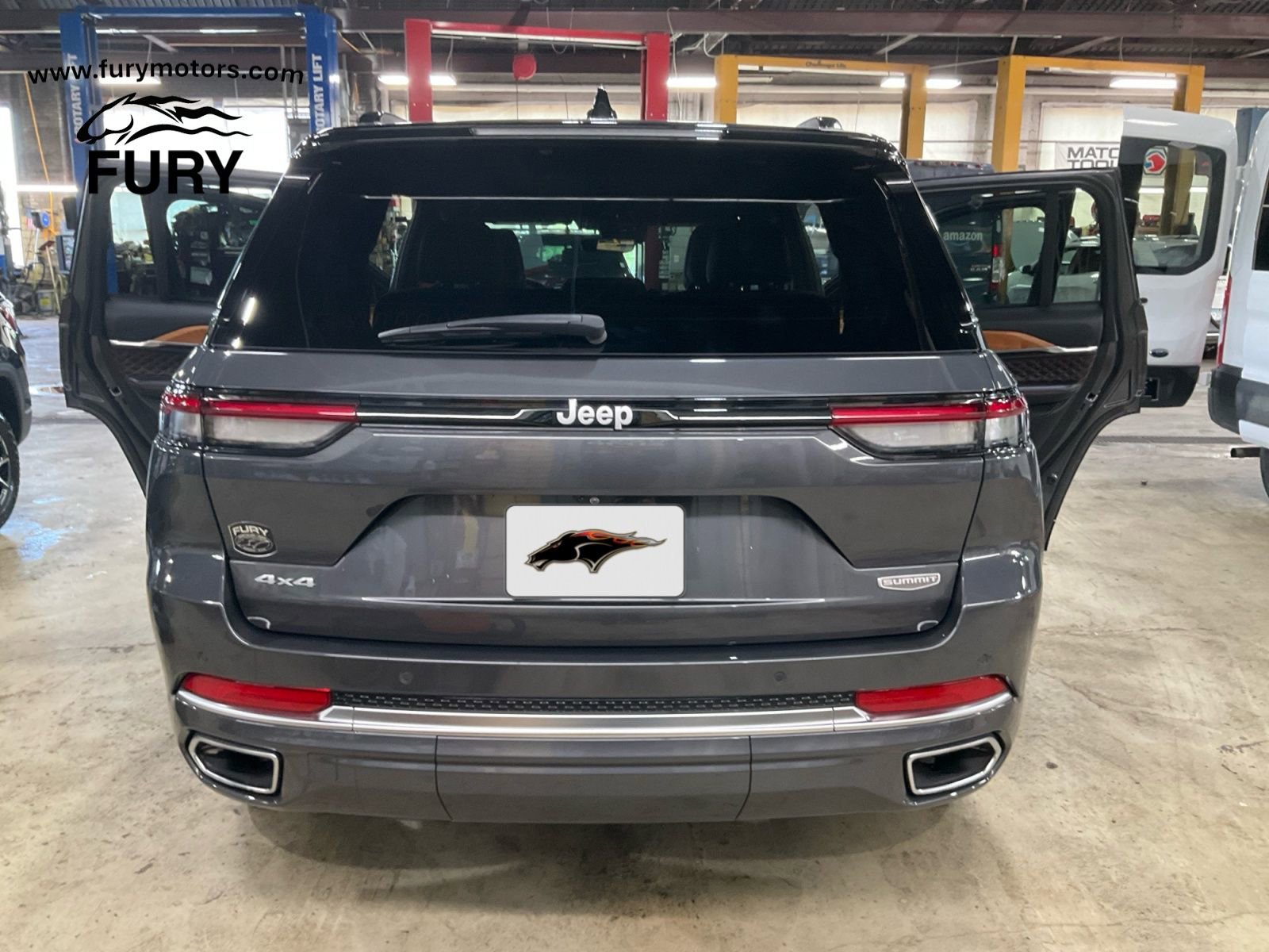 Used 2024 Jeep Grand Cherokee Summit AWD/4WD image 24