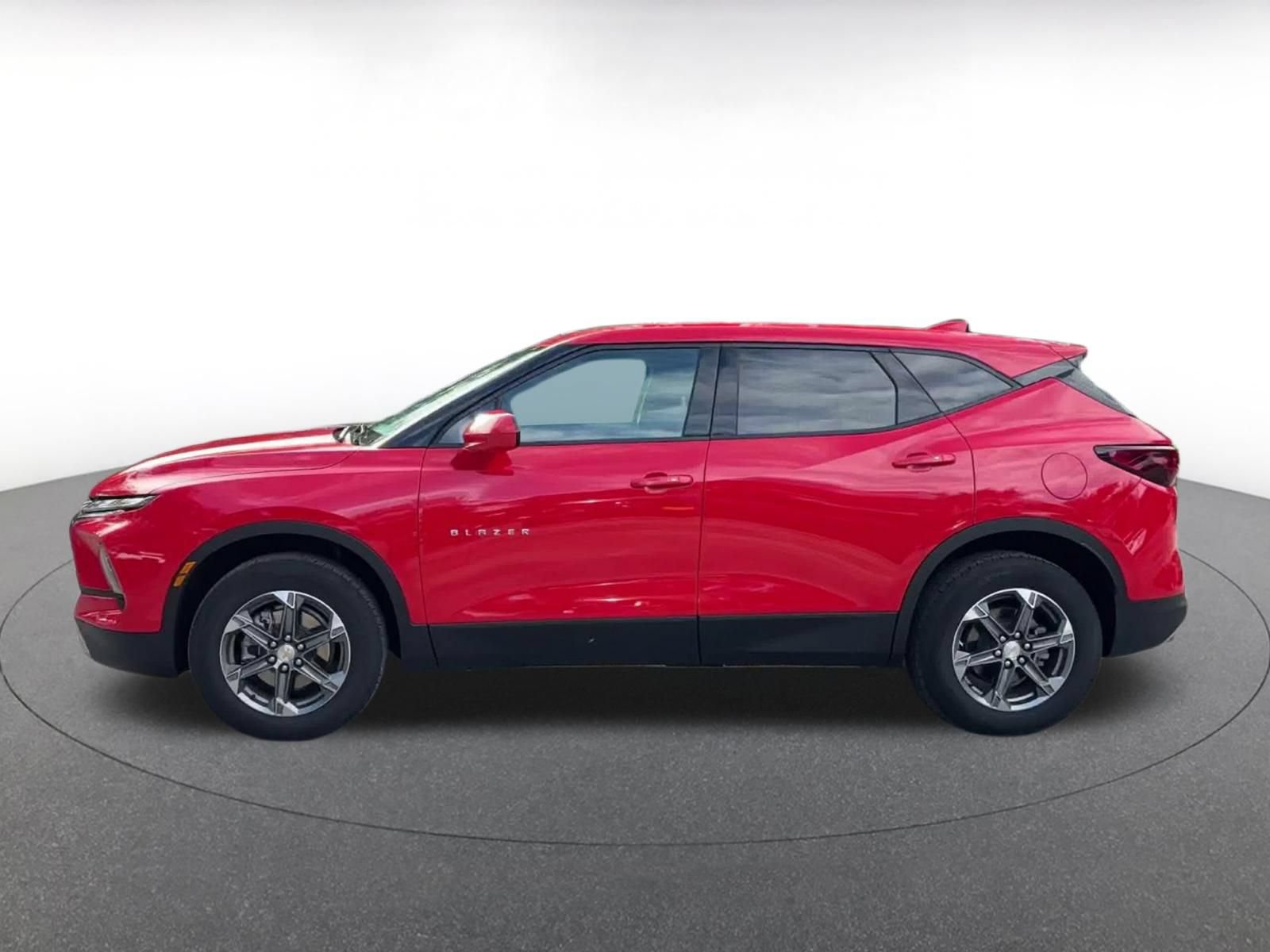 Used 2026 Chevrolet Blazer LT FWD image 8
