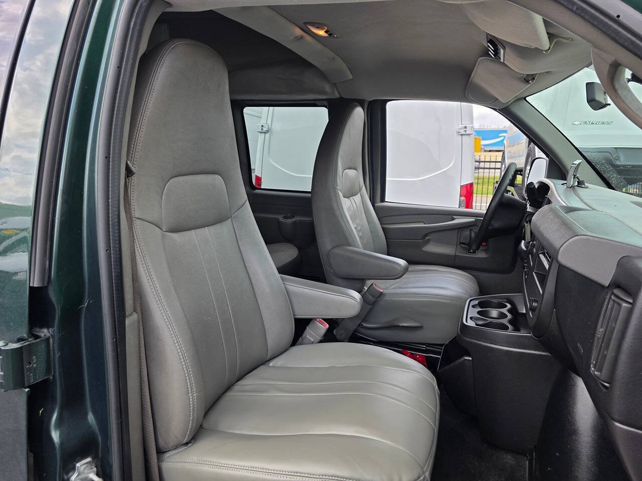Used 2011 Chevrolet Express 3500 LS RWD image 8