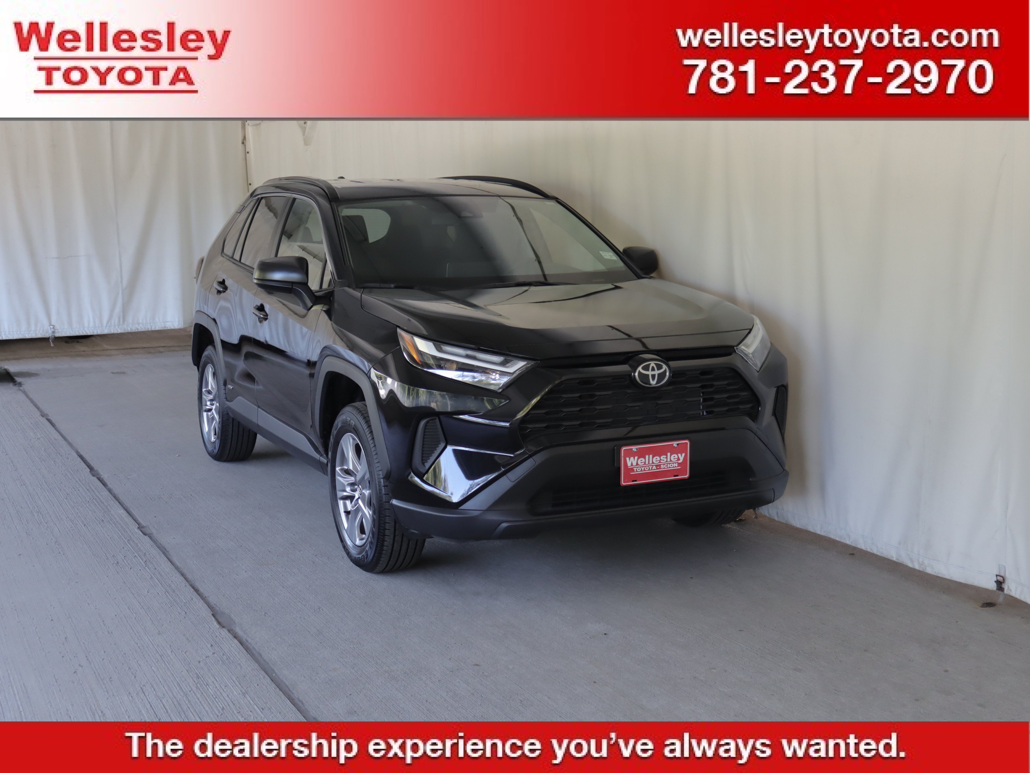 Used 2025 Toyota RAV4 LE AWD/4WD image 1