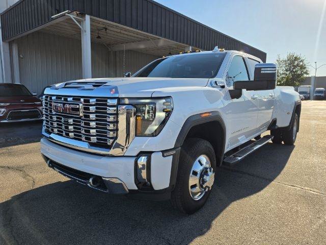 Used 2024 GMC Sierra 3500 Denali w/ Denali Reserve Package AWD/4WD image 2