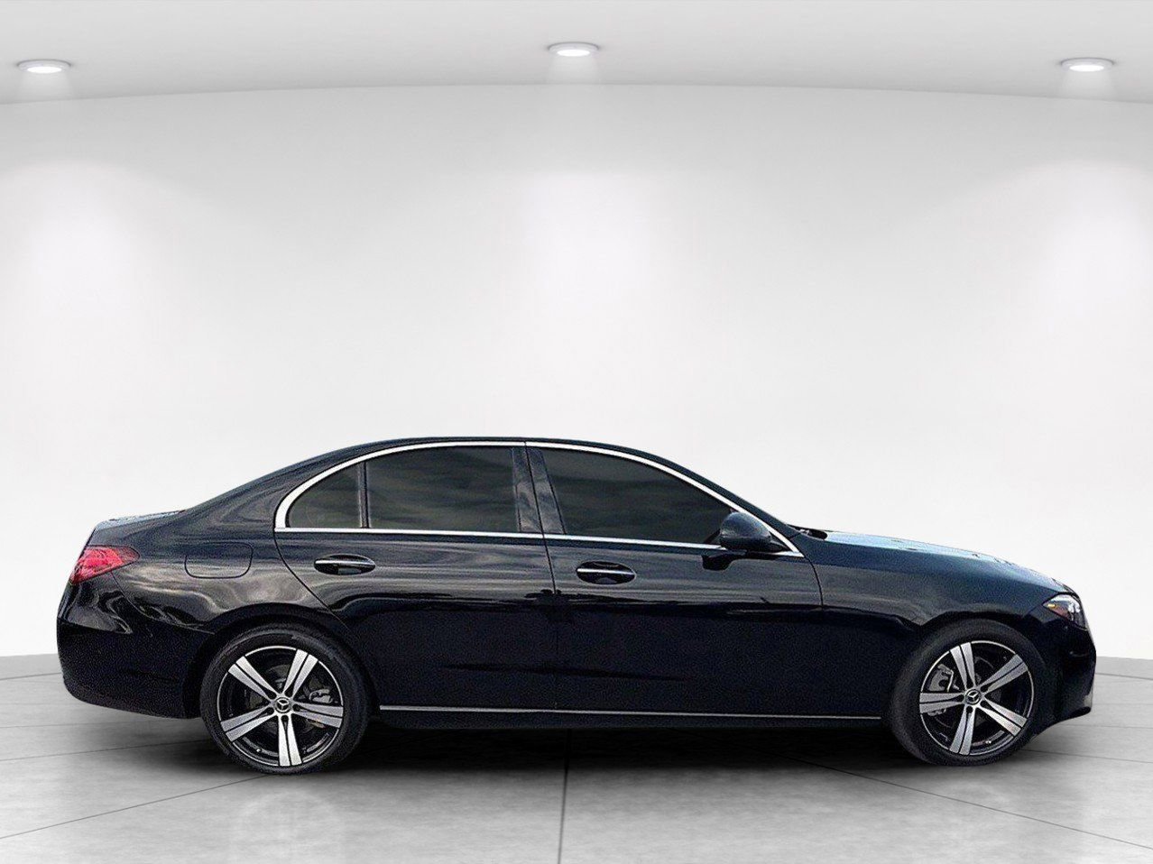 Used 2025 Mercedes-Benz C 300 Sedan image 3