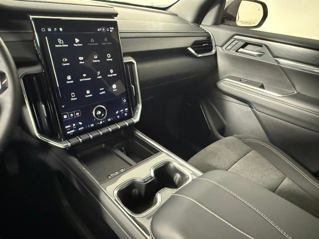 Used 2025 GMC Acadia Elevation FWD image 24