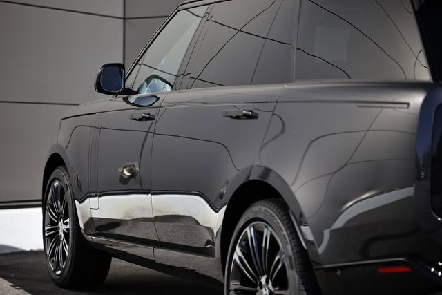 New 2025 Land Rover Range Rover Long Wheelbase SE image 12