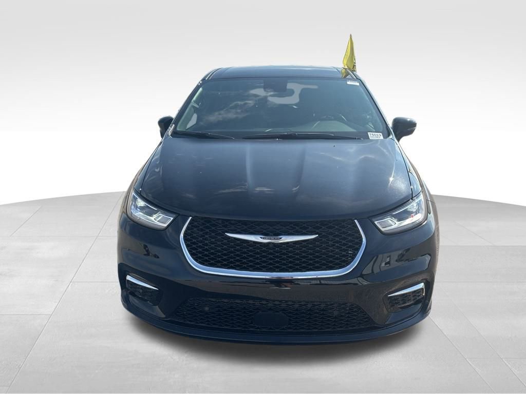 New 2026 Chrysler Pacifica Select image 2