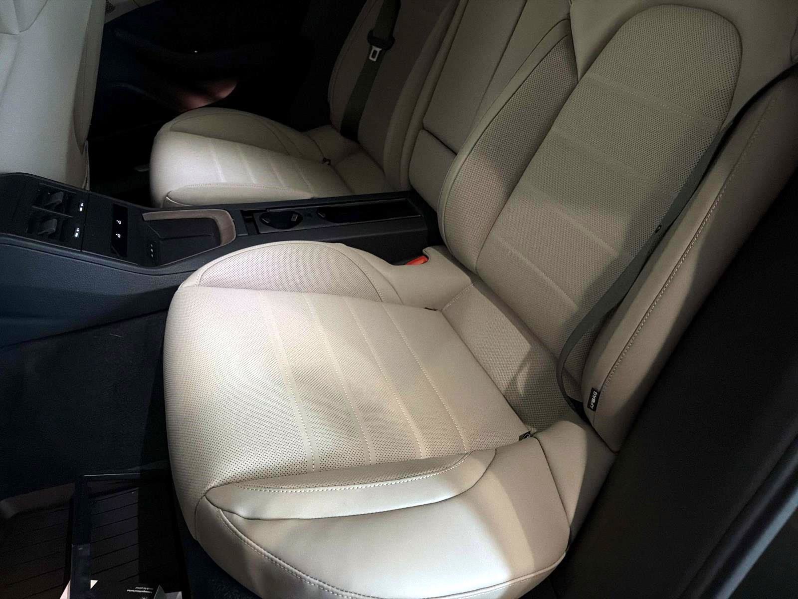 Certified 2025 Porsche Panamera RWD image 15