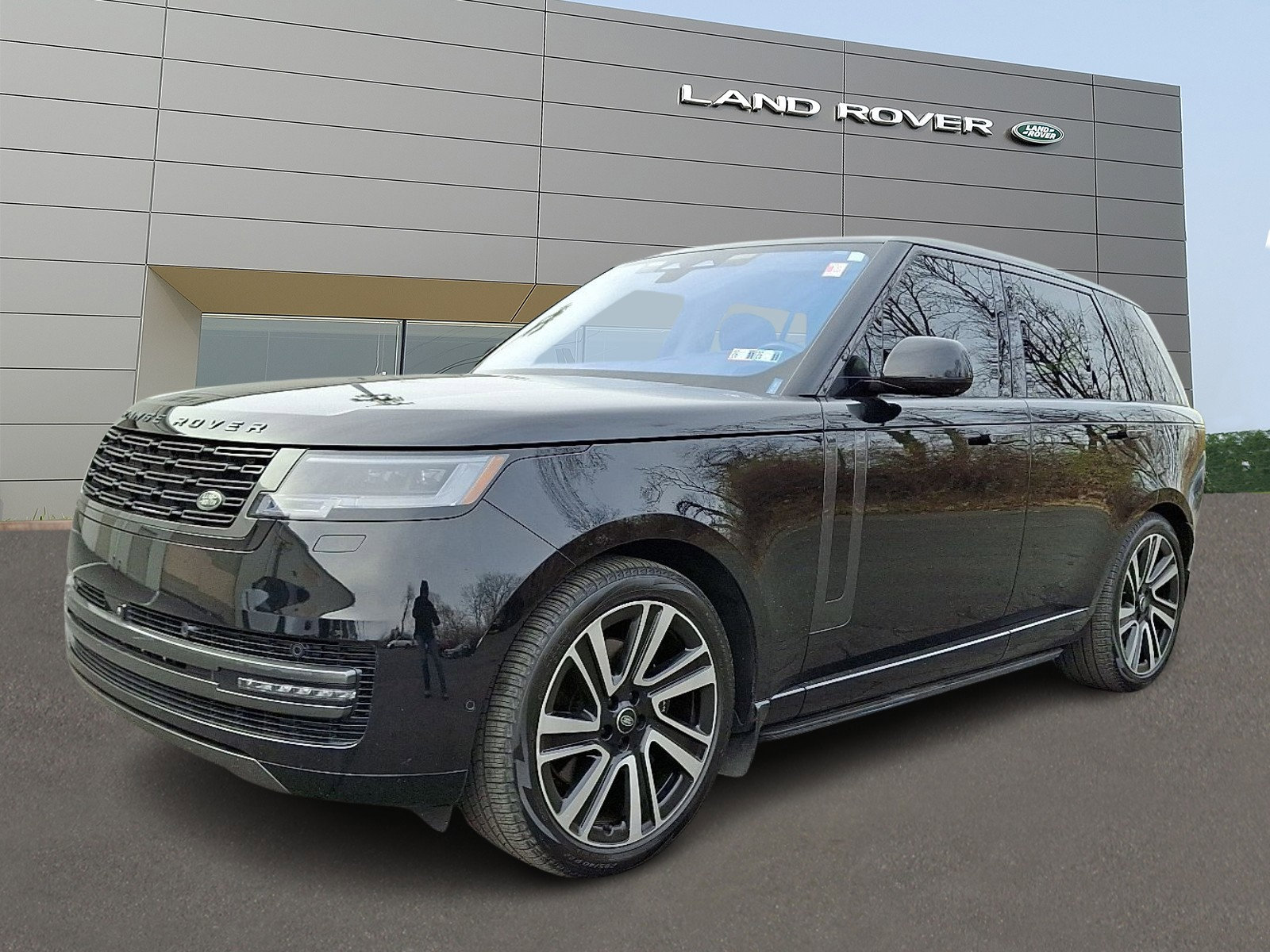 Used 2023 Land Rover Range Rover SE image 1