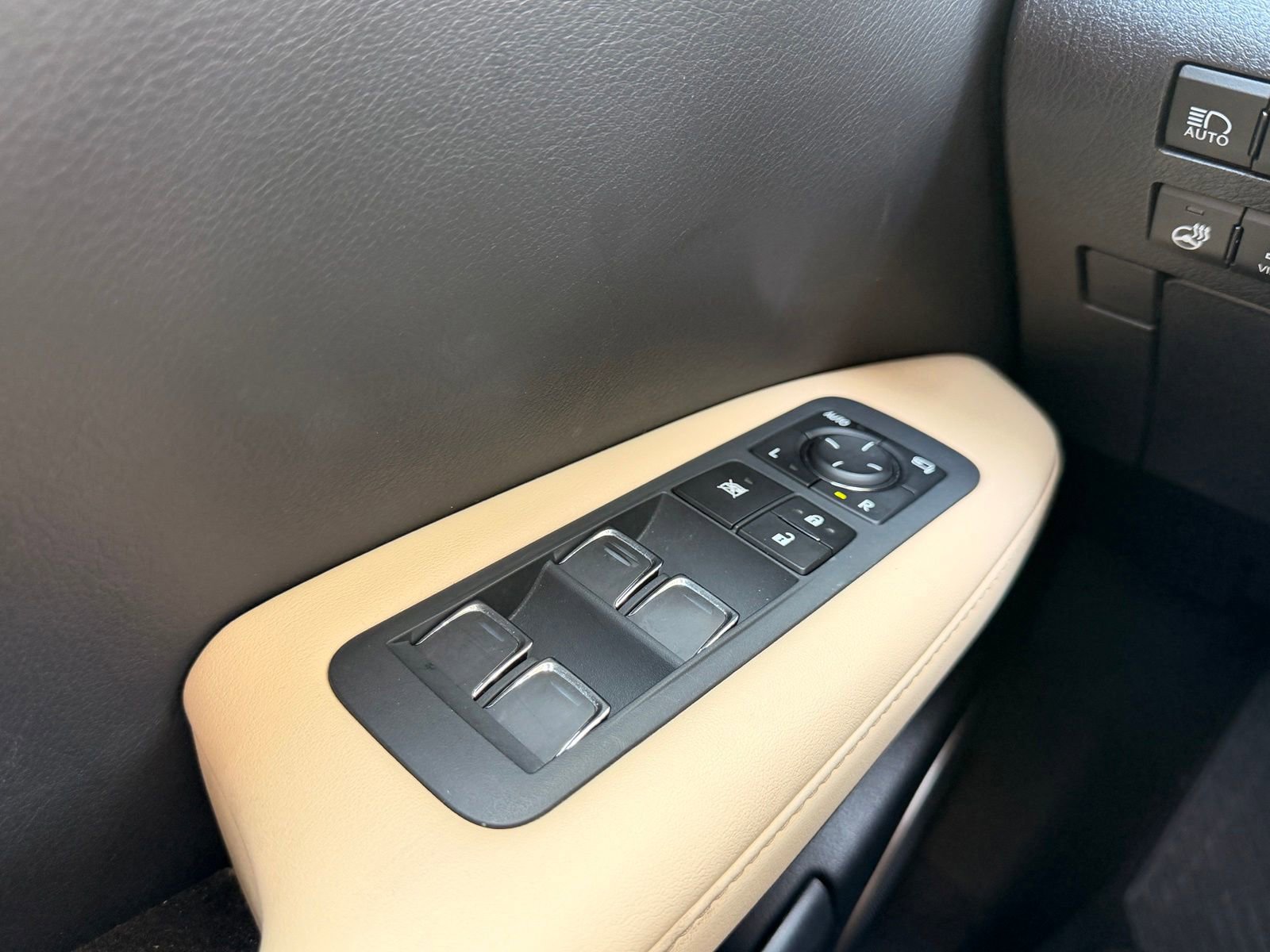 Used 2021 Lexus RX 350L FWD w/ Premium Package image 22