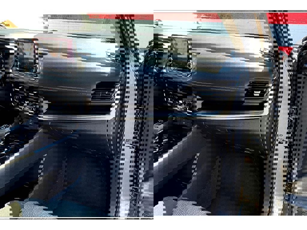 Used 2024 Nissan Rogue SV image 17