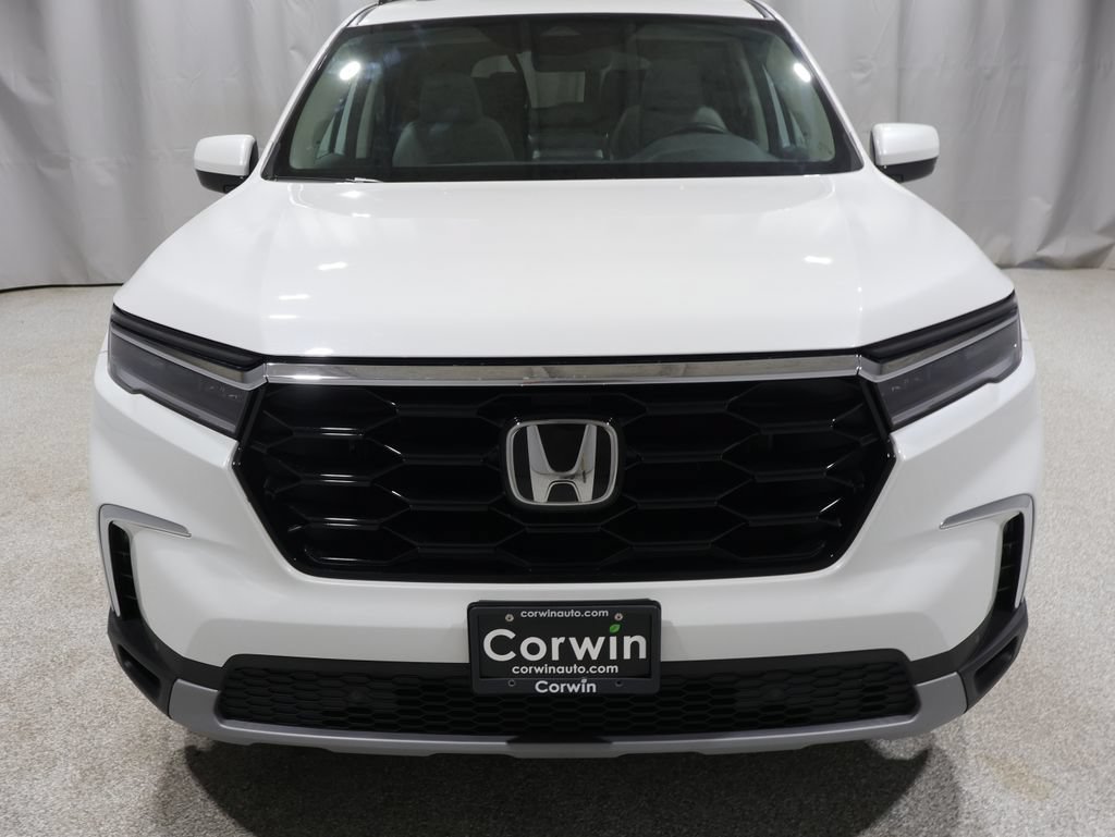 Used 2025 Honda Pilot Touring image 8