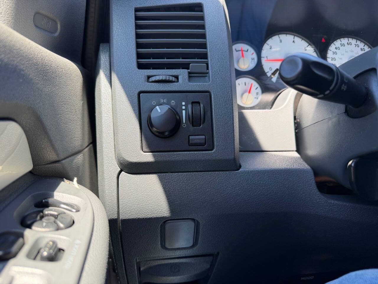 Used 2007 Dodge Ram 1500 Truck SLT RWD image 13