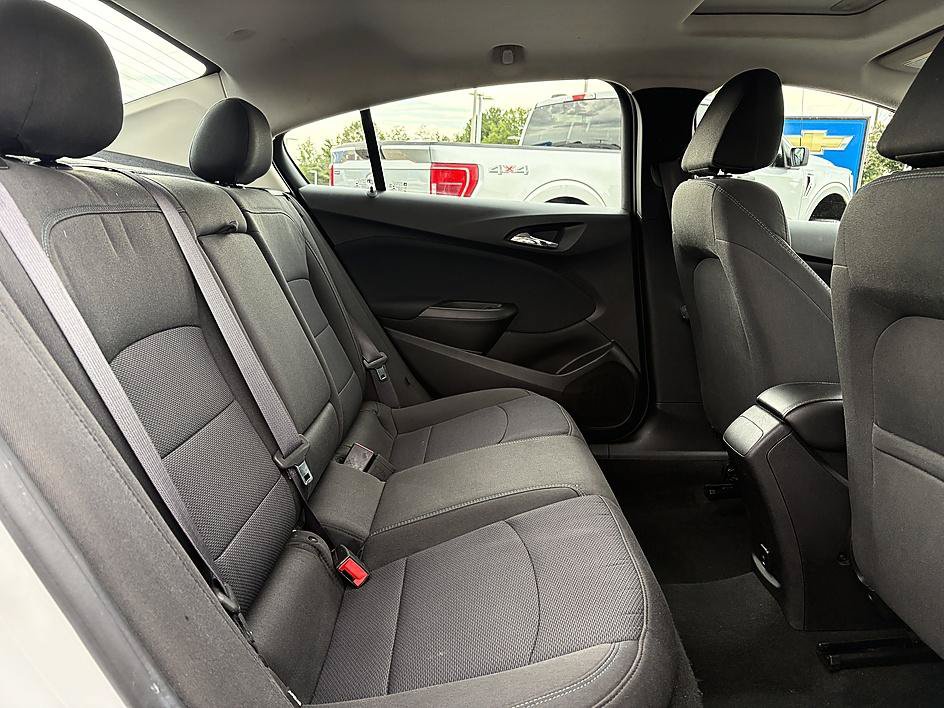 Used 2017 Chevrolet Cruze LT w/ Sun And Sound Package FWD image 9
