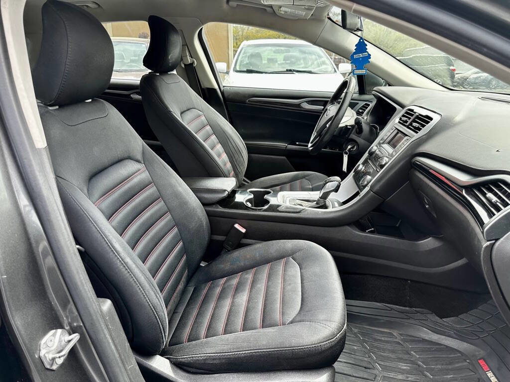 Used 2015 Ford Fusion SE w/ Equipment Group 201A image 10