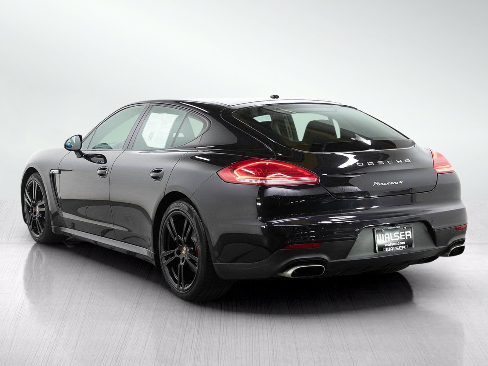 Used 2014 Porsche Panamera 4 w/ Bose Audio Package AWD/4WD image 4