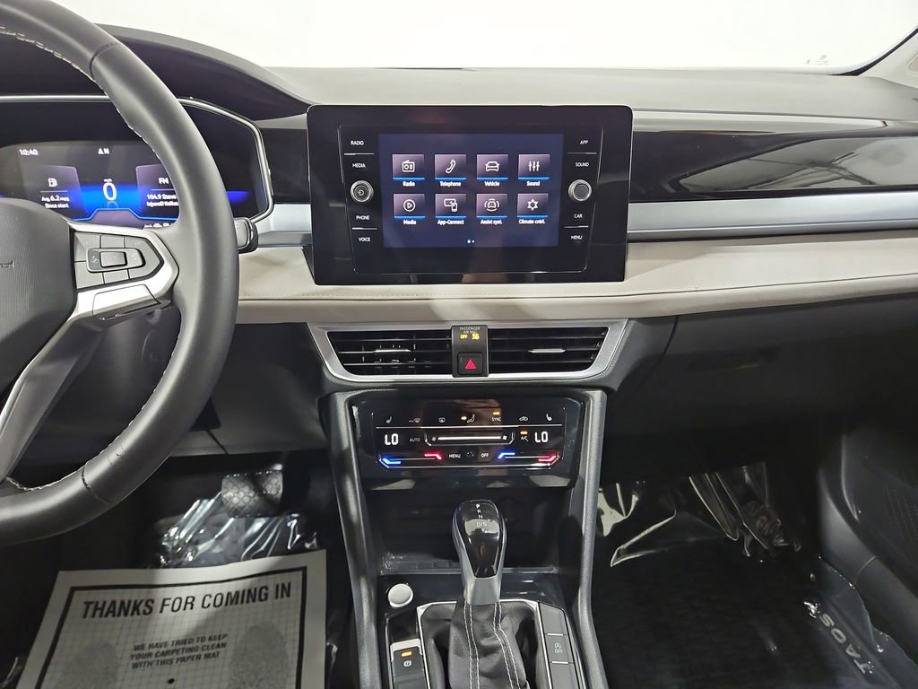 Used 2025 Volkswagen Taos SE FWD image 18