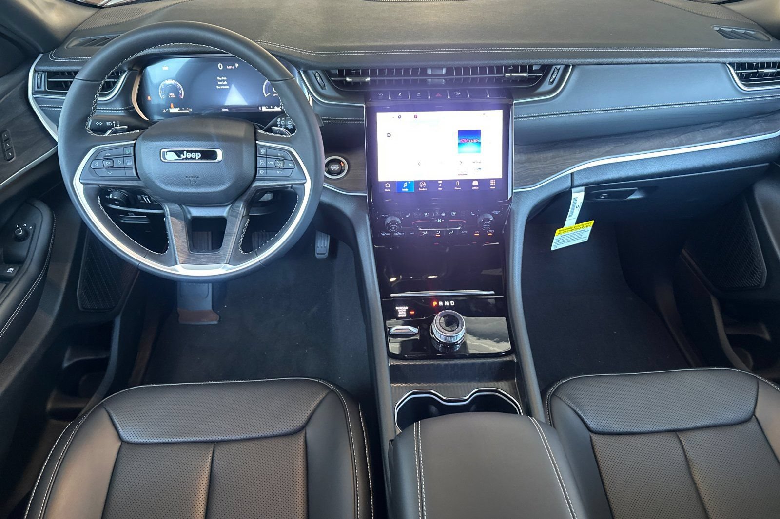 New 2025 Jeep Grand Cherokee Limited w/ Luxury Tech Group II AWD/4WD image 14