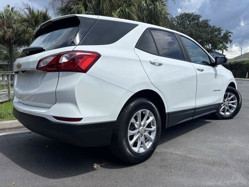 Used 2020 Chevrolet Equinox LS w/ LS Convenience Package FWD image 2