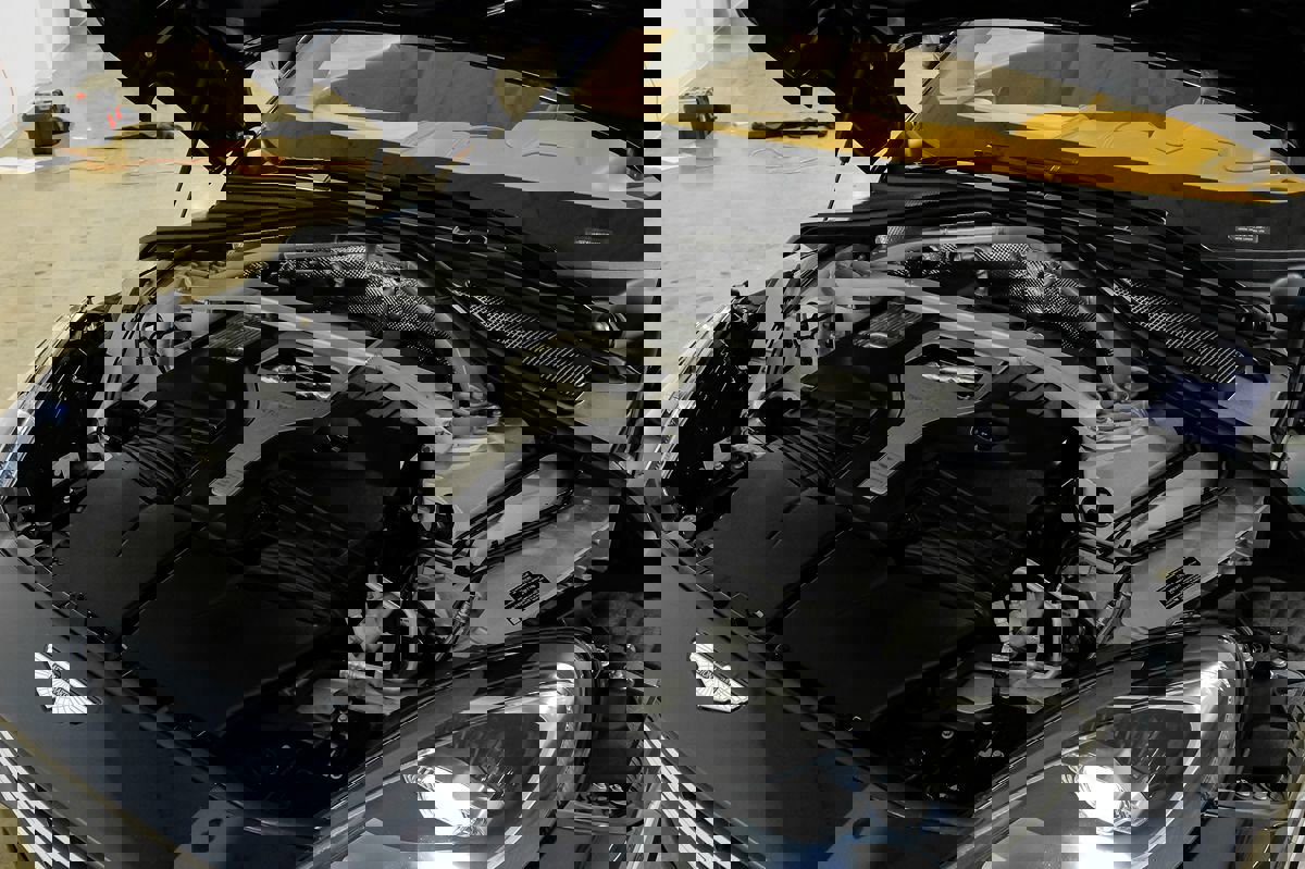 Used 2021 Aston Martin DBX AWD/4WD image 44