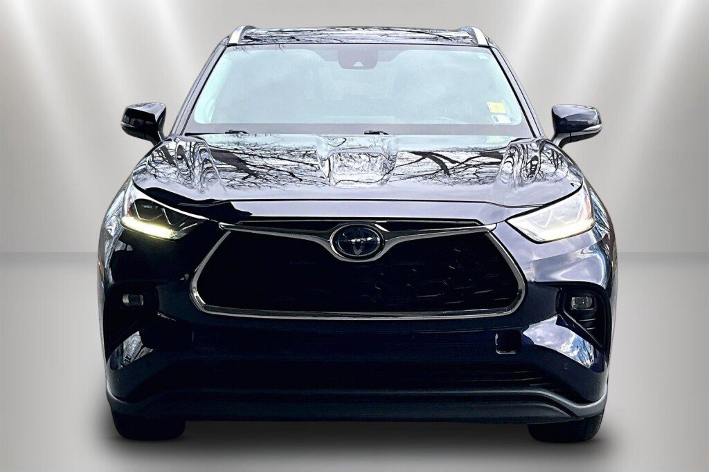 Used 2023 Toyota Highlander Limited image 2