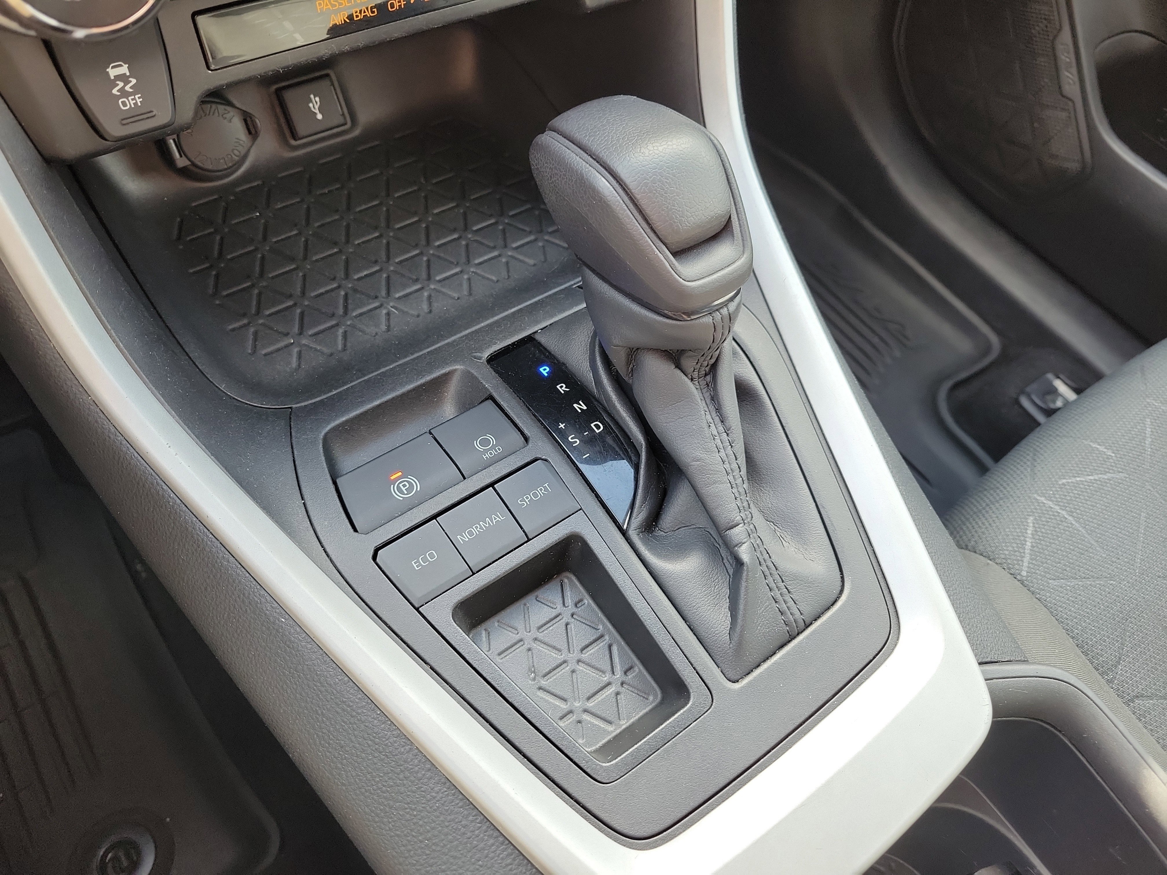 Used 2022 Toyota RAV4 XLE FWD image 36