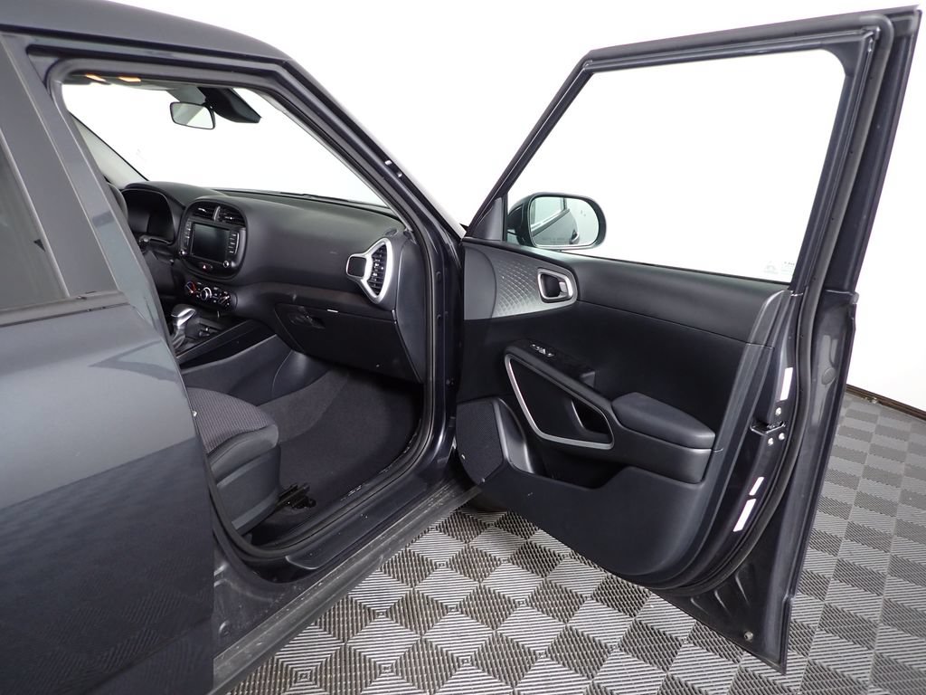 Used 2025 Kia Soul LX w/ LX Technology Package FWD image 28