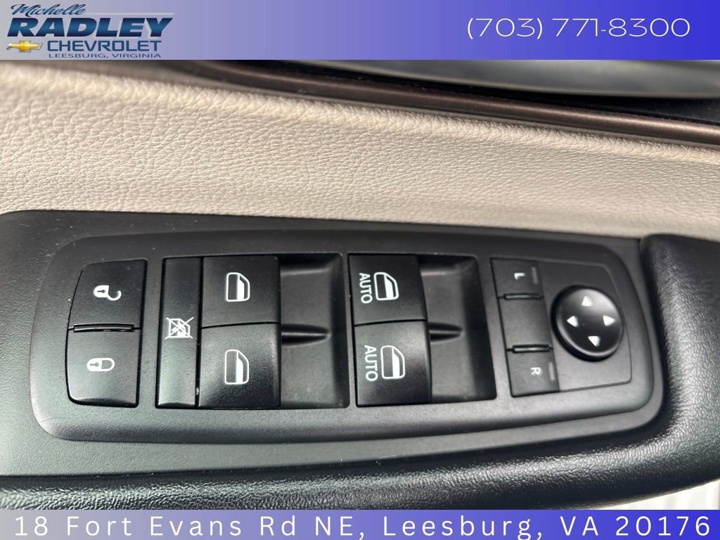 Used 2019 Chrysler Pacifica Touring-L image 14