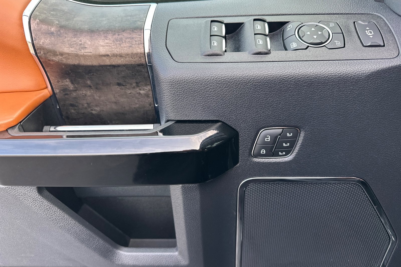 Used 2022 Ford F250 Lariat w/ Black Appearance Package image 11