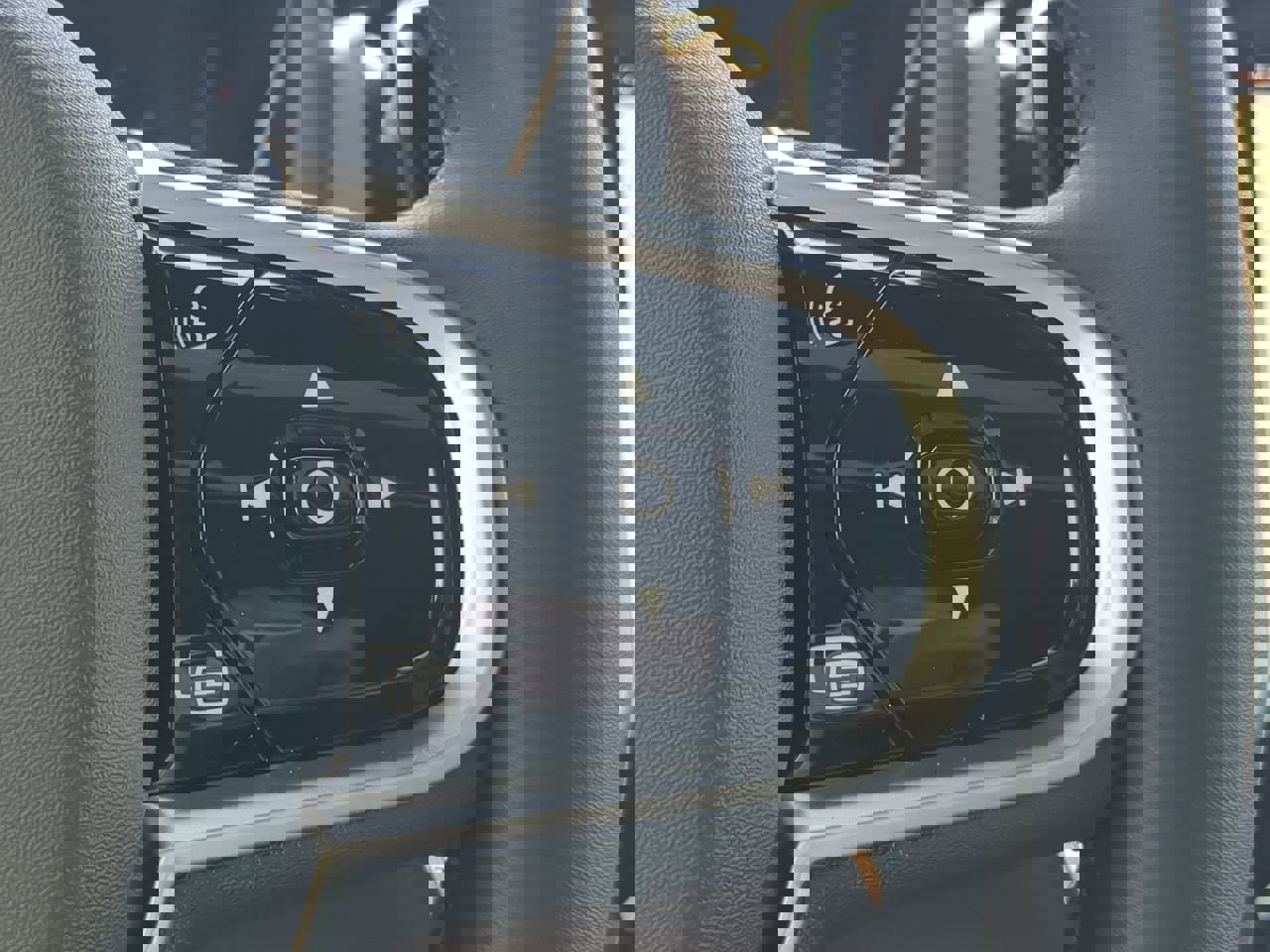 New 2025 Volvo V60 B5 Cross Country Ultra w/ Protection Package Premier image 26