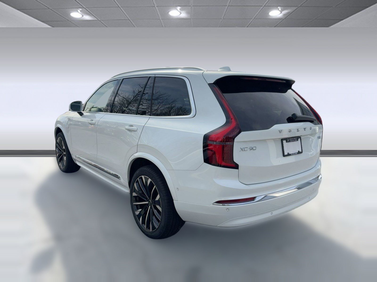 New 2026 Volvo XC90 T8 Plus AWD/4WD image 3