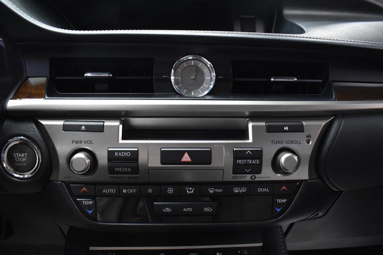 Used 2018 Lexus ES 350 w/ Luxury Package w/Wood Trim image 15