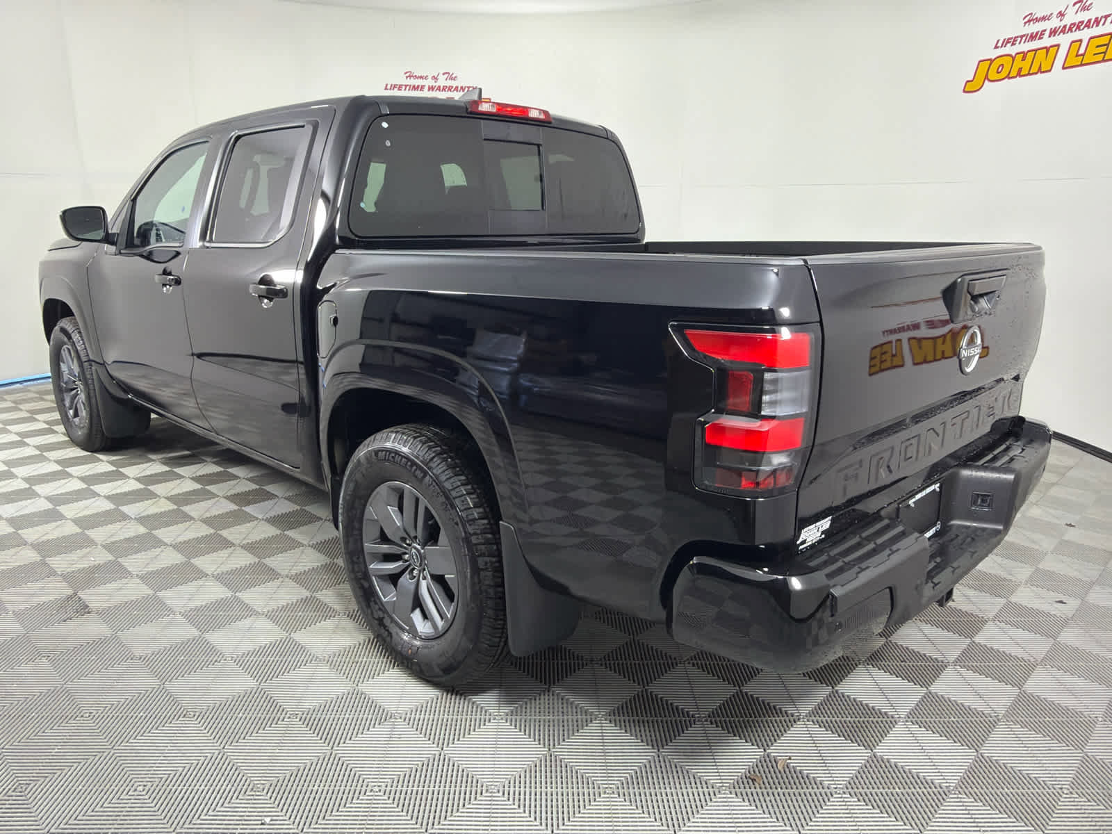 New 2025 Nissan Frontier SV w/ SV Convenience Package image 3