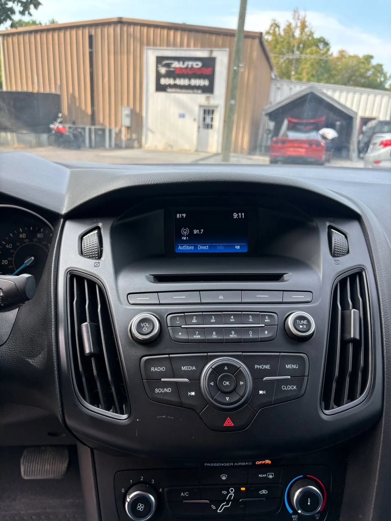 Used 2015 Ford Focus SE w/ SE Sport Package FWD image 11