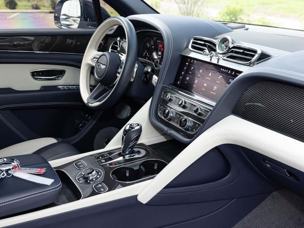 Used 2023 Bentley Bentayga image 56