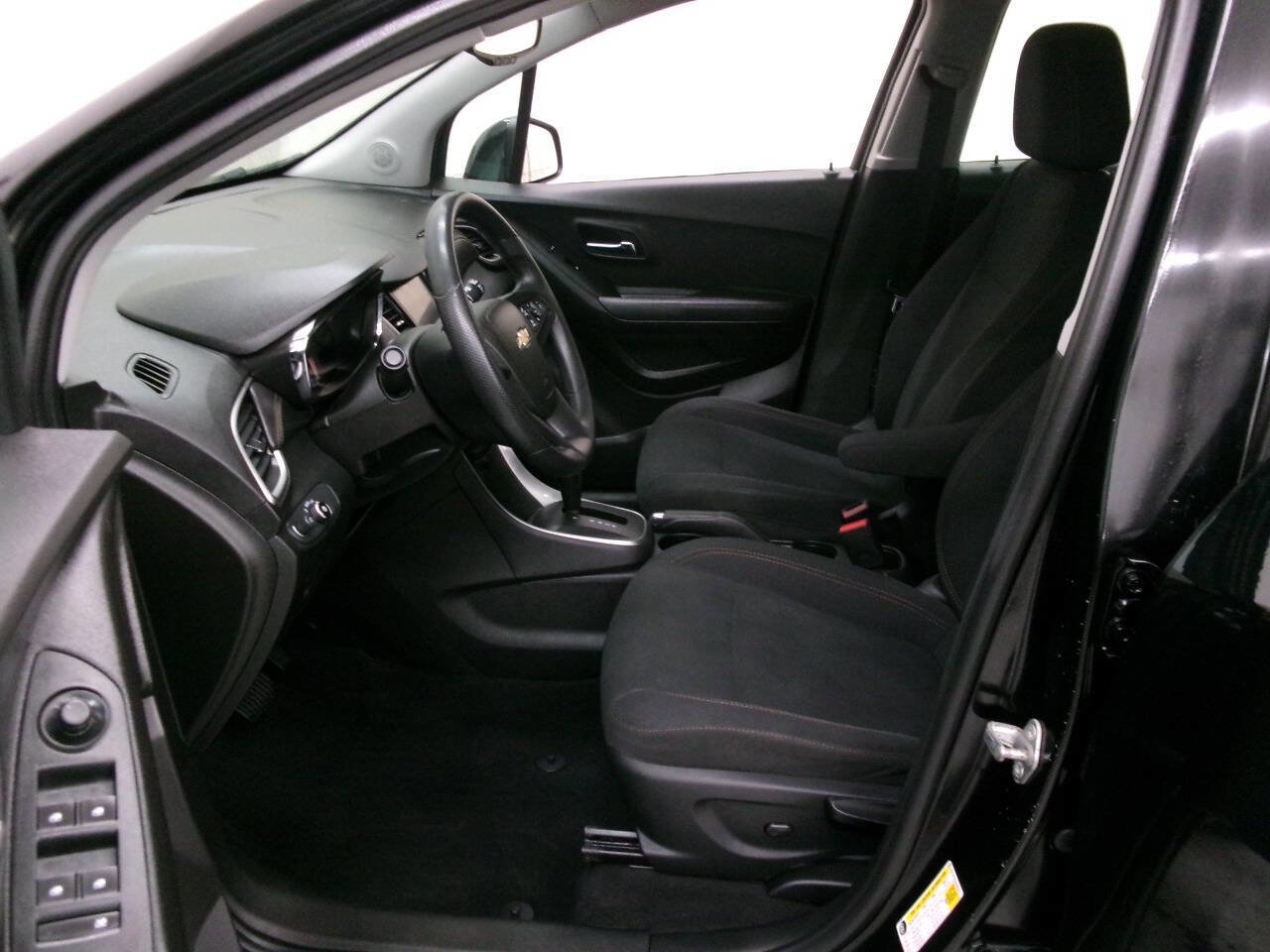 Used 2018 Chevrolet Trax LS image 12