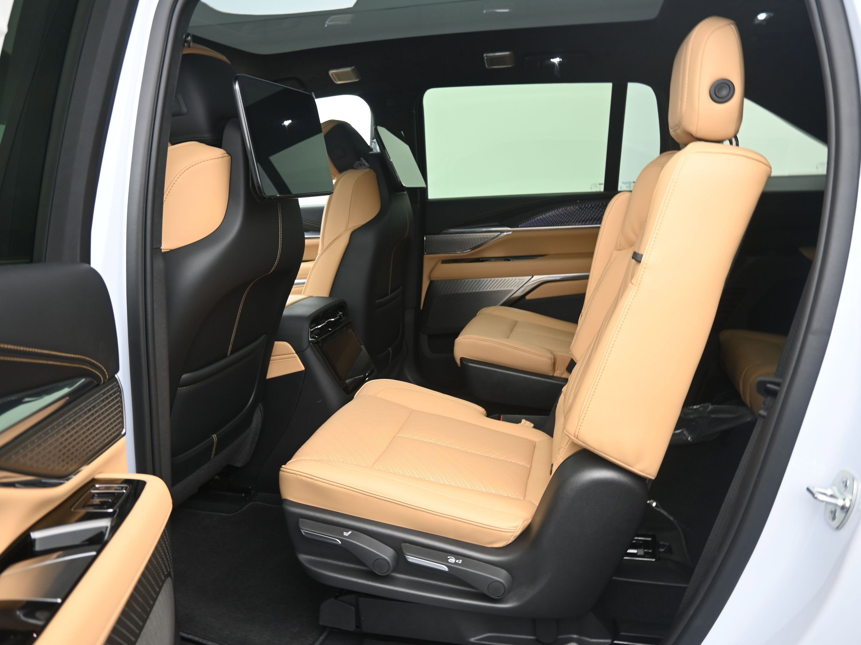 New 2026 Cadillac Escalade IQ Luxury 2 image 9