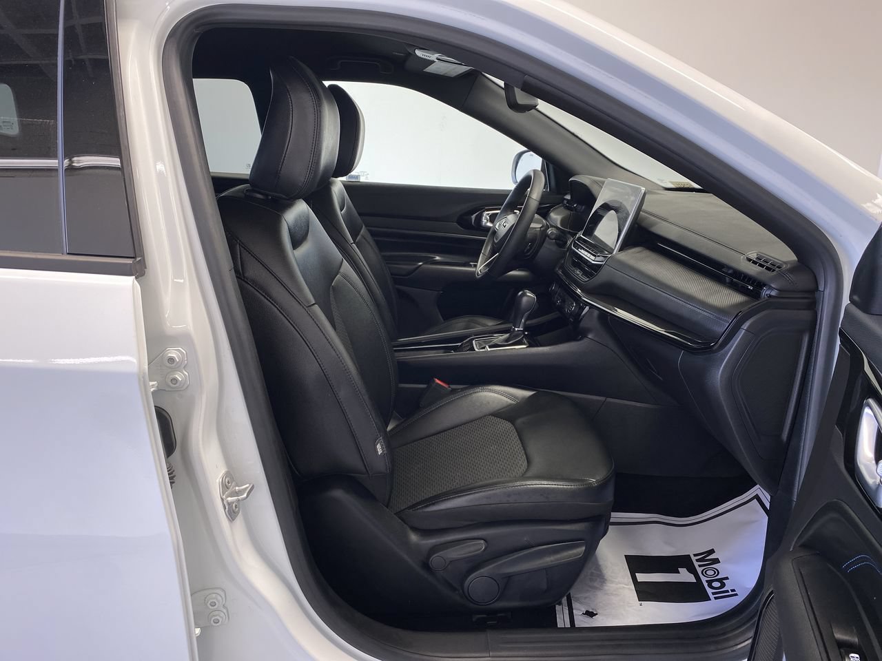 Used 2025 Jeep Compass Latitude w/ Altitude Special Edition AWD/4WD image 28