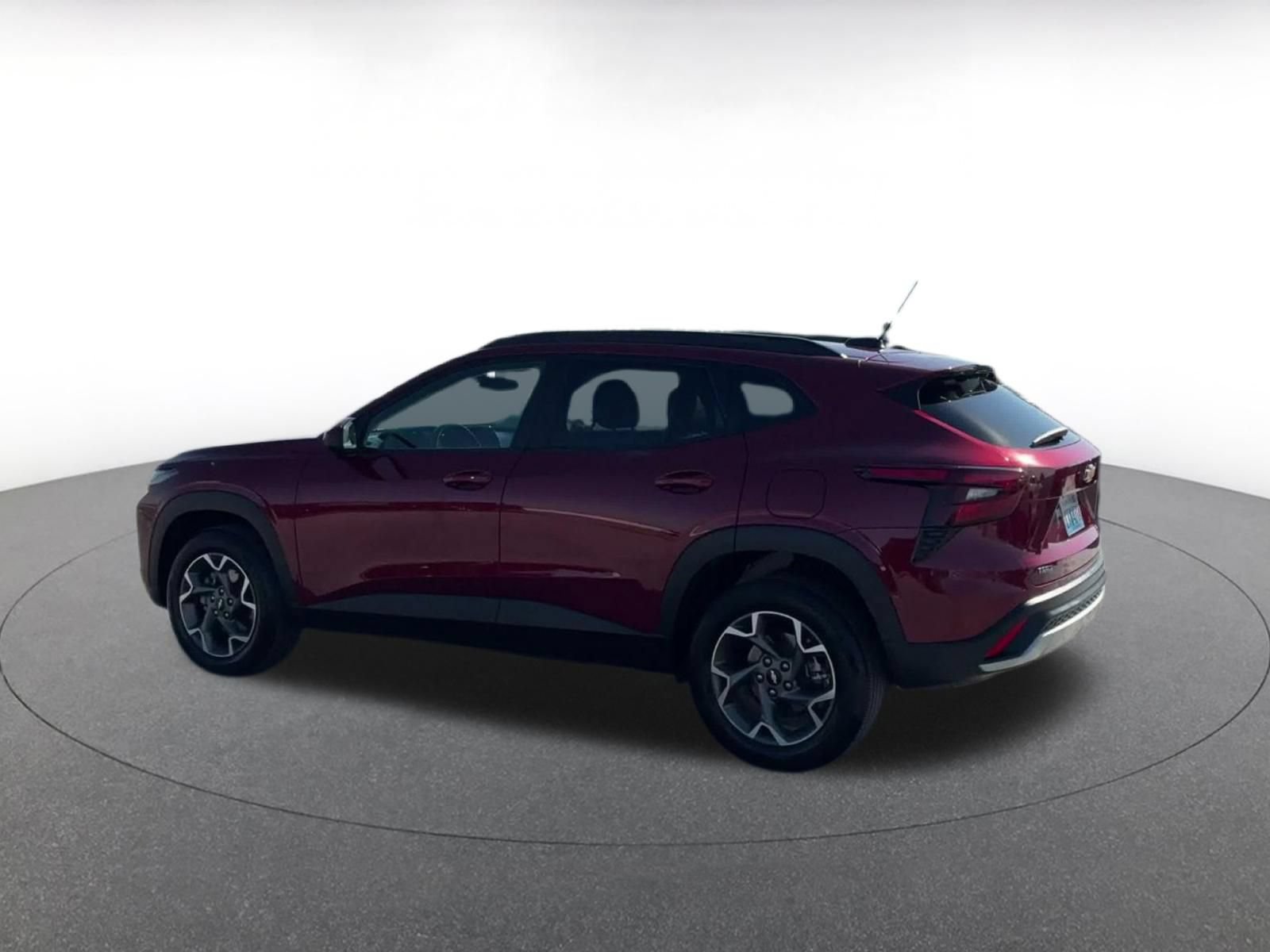 Used 2025 Chevrolet Trax LT w/ LT Convenience Package FWD image 8