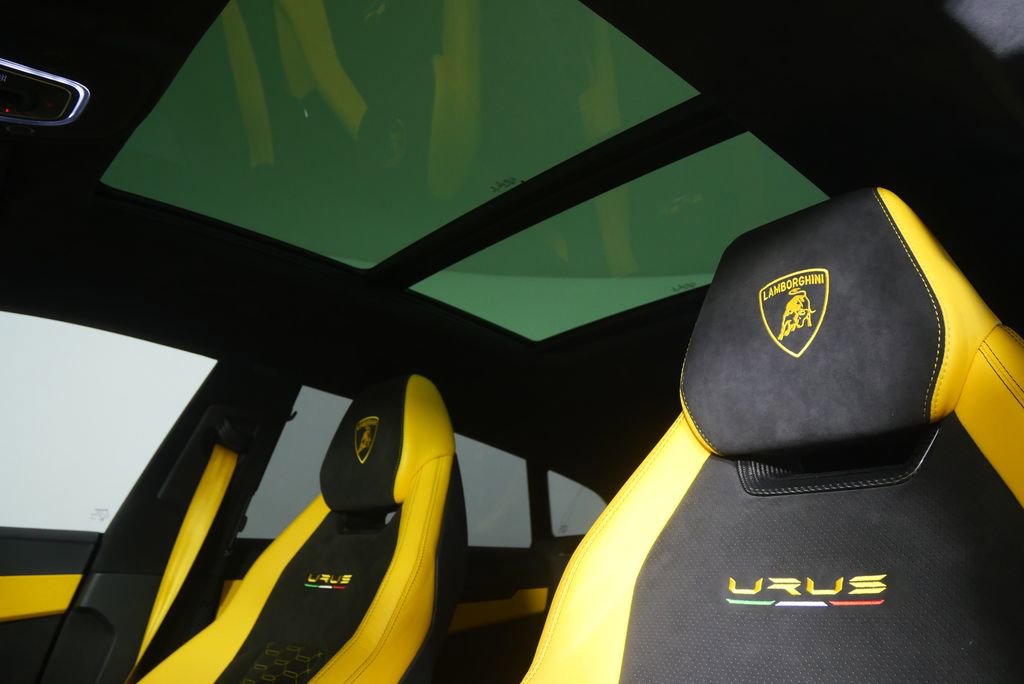 Used 2022 Lamborghini Urus AWD/4WD image 15